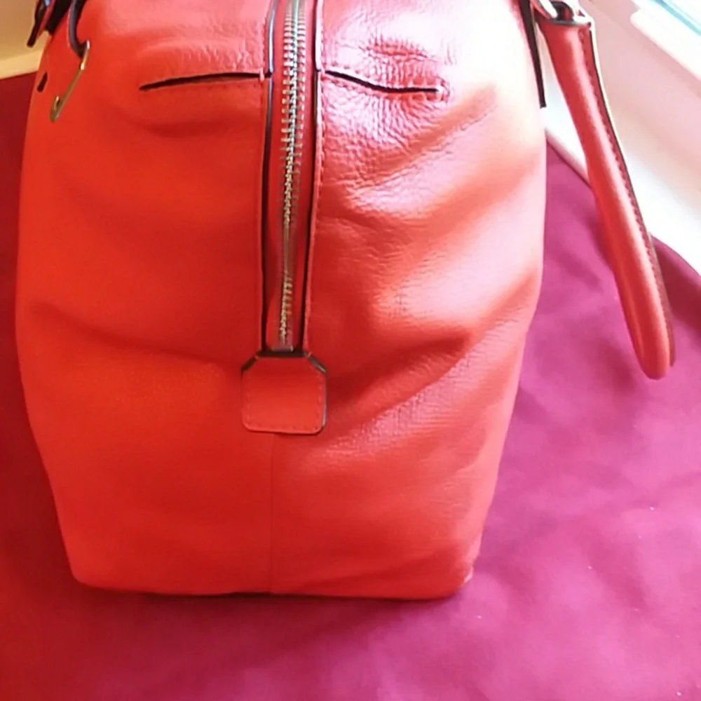 SOLD Michael Kors TravelBag Orange Leather XLarge Bag. Excellent Condition - Picture 5 of 14